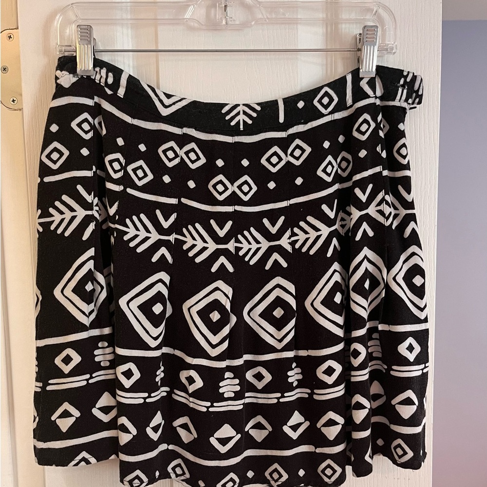 Forever 21 Black and White Skater Mini Skirt
